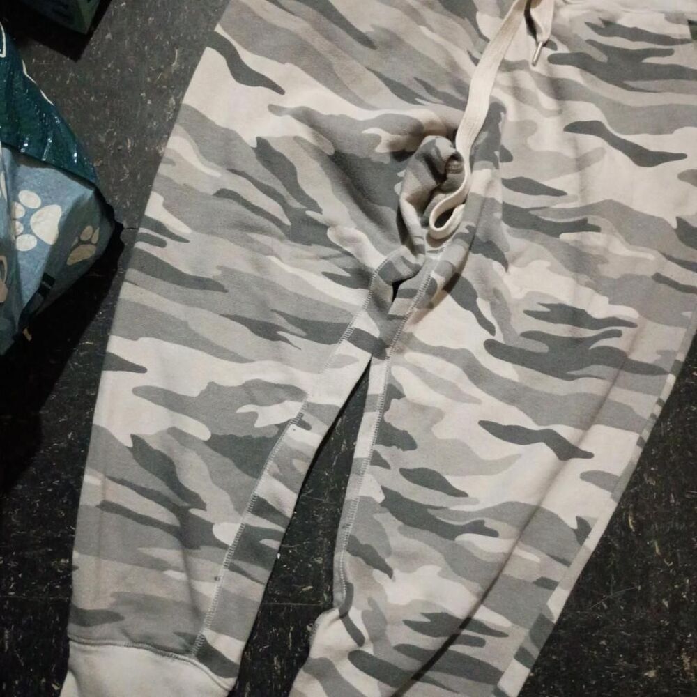Aerie Women's Grey and Cream Joggers-tracksuits